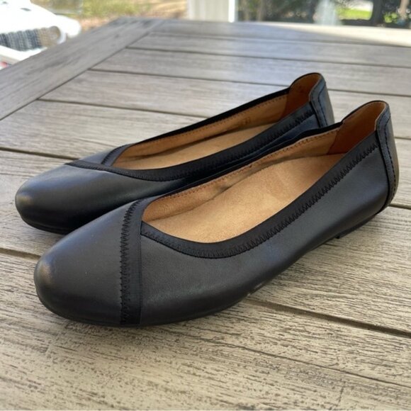 Vionic Carroll Black Leather Ballet Flats Womens - Picture 2 of 7